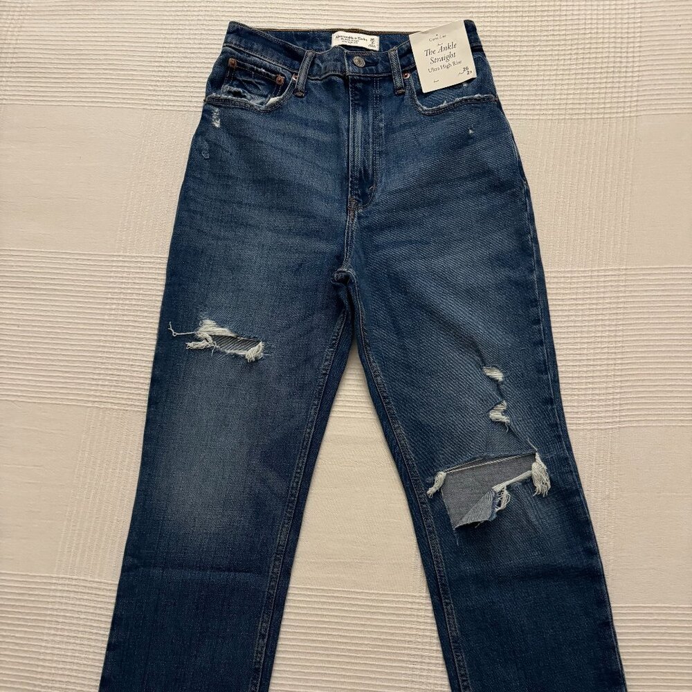 A&F Curve Love Ultra High Rise Ankle Straight Jean    26 |  2R